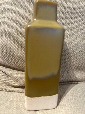 Modern Ceramic Vase – Neutral / Olive Glaze Minimal Decor